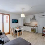 Rosa del Lago Apartment