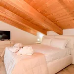 Rosa del Lago Apartment